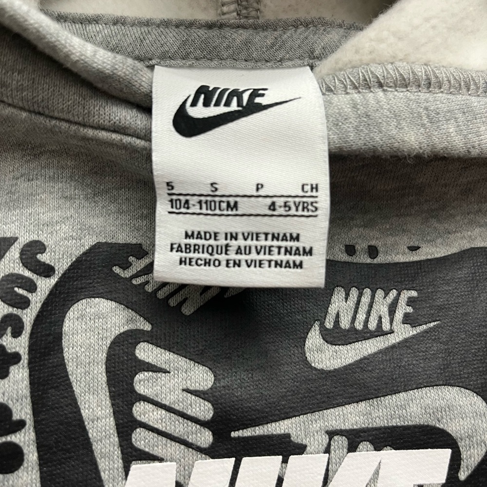 *NWT* Boys Nike Sweatshirt Size 5 - Picture 2 of 2